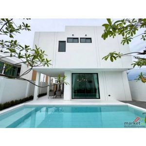 พูลวิลล่า 2 ชั้น รับนายหน้า ทำเลดี สไตล์โมเดิร์น บ้านเลขที่สวย หางดง