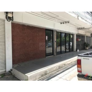 ให้เช่าอาคารพาณิชย์ 3 ชั้น 180 ตรม. สุขุมวิท 71 ซอยปรีดีพนมยงค์ 26 ตกแต่งภายในเร