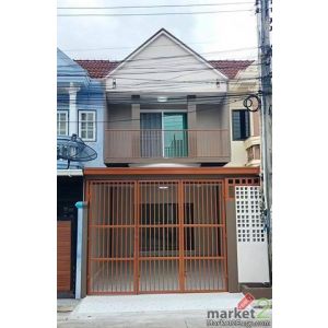 ขายทาวน์โฮมบางแสนชลบุรี ขายทาวน์โฮม 2 ชั้น ถ.เนตรดี บางแสน รีโนเวทใหม่ทั้งหลัง 1
