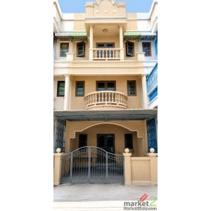 รีโนเวทใหม่ 6นอน  ทาวน์เฮ้าส์ 3 ชั้น 3น้ำ 25ตร.ว. 2แอร์ 275 ตร.ม. จอดรถ 2 คัน ใก
