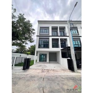 ขายทาวน์โฮม3ชั้นหมู่บ้านลุมพินีทาวน์เพลสสุขุมวิท-ศรีนครินทร์สุขุมวิท113หลังมุมใก