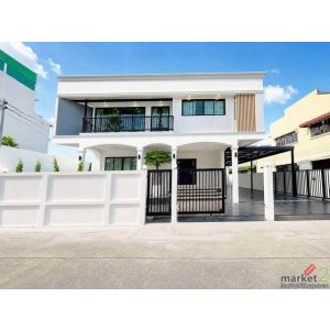 ขาย บ้านเดี่ยว หลังมุม ย่านนวมินทร์ 127 ตรงข้ามตลาดปัฐวิกรณ์ รีโนเวทใหม่ทั้งหลัง