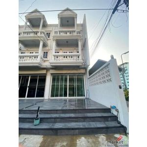 ให้เช่าทาวน์เฮ้าส์ 3 ชั้น 250 ตรม. ย่านรัชดา ห้วยขวาง ซอยประชาราษฎร์บำเพ็ญ9 ใกล้