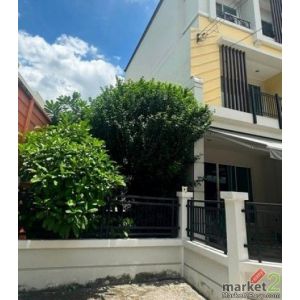 ทาวน์โฮม 3 ชั้นหลังมุม . 3 ห้องนอน 3ห้องน้ำ  บ้านกลางเมือง Urbanion เกษตรนวมินทร