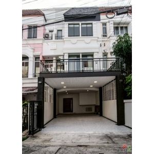 ให้เช่าบ้านเดี่ยว 3 ชั้น 230 ตร.ม. บ้านกลางเมือง บริติซทาวน์ ศรีนครินทร์  ใกล้รถ