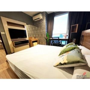 Rhythm Sathorn spacious beautiful views 32nd floor BTS Saphan Taksin