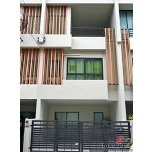 ทาวน์โฮมสไตล์ Modern 3 ห้องนอน 4 ห้องนํ้า ห้องน้ำในตัวทุกห้อง มี แอร์ 3 ตัว  sym