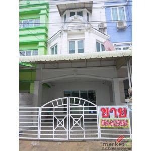 ขายทาวน์โฮม 3 ชั้นหมู่บ้านภูมิพัฒน์วิลล่า หลังเดอะมอลล์งามวงศ์วาน อำเภอเมือง จัง