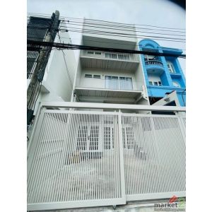 ให้เช่าทาวน์โฮม 3 ชั้น เล่นระดับ 4 ห้องนอน ย่านรัชดา สุทธิสารวินิจ ใกล้ MRT สุทธ