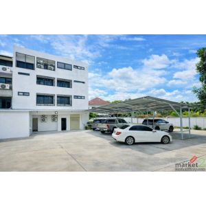 เซ็นทรัลลาดพร้าว อาคาร4ชั้น มีลิฟต์ ที่ดิน 1ไร่  600ตร.ม. ที่จอดรถส่วนตัว 30 คัน