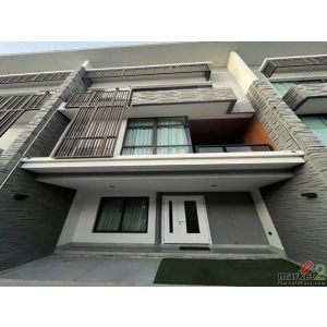 ให้เช่าทาวน์โฮม โครงการ เพล็กซ์ เรสซิเดนซ์ นวมินทร์ 111 ใกล้โรงเรียนเลิศหล้า เกษ
