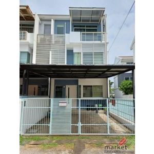 ให้เช่าทาวน์โฮม 3 ชั้น 20 ตร.ว. โครงการบ้านใหม่ พระราม 9-ศรีนครินทร์ ซ.กรุงเทพกร