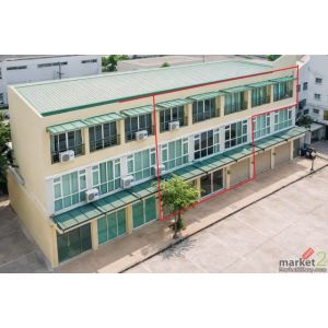 ตลาดคลองถม ตลาดไท 400 ม.คลองหลวงเมืองใหม่ อาคาร 3คูหา 4ห้องทำงาน 5น้ำ 324ตร.ม. ด